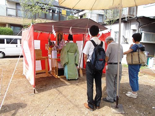 先の吉日、地鎮祭を執り行いました。